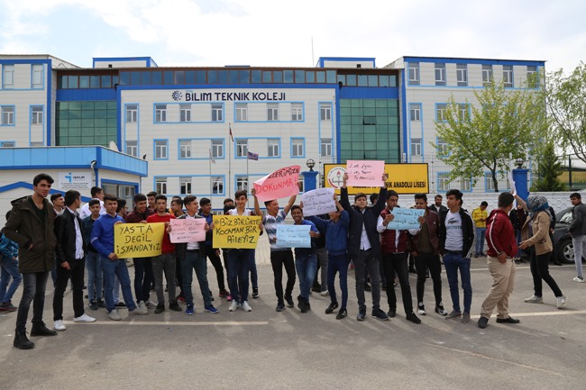 Şanlıurfa'da okul öğrencileri eylem yaptı