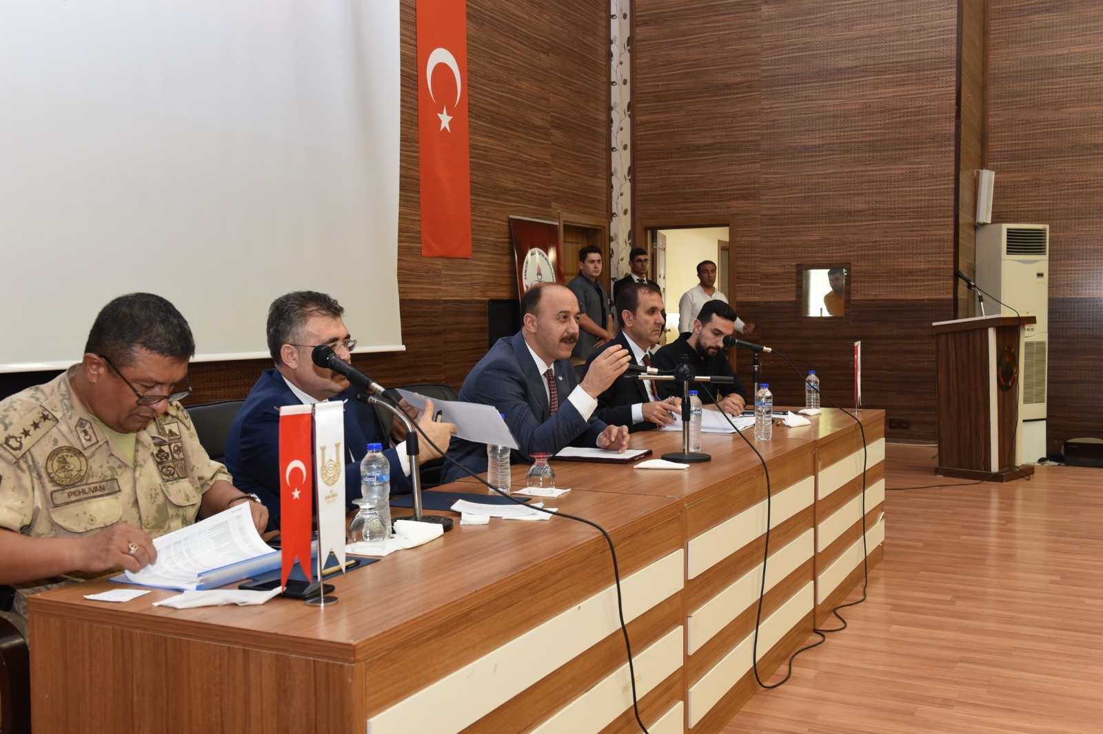 Vali Erin Okullar İçin Uyardı