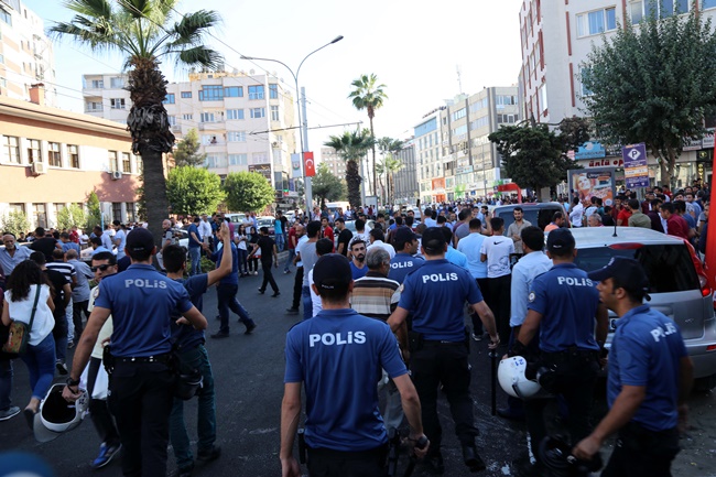 Fotoğraflarla Urfadaki Suriyeli Gerginliği