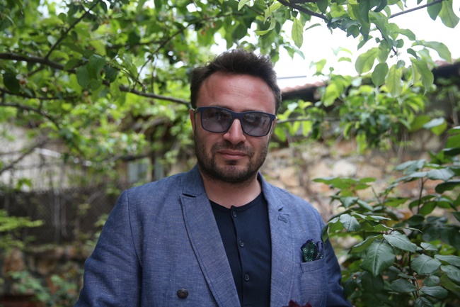 Halfeti'nin "karagülü" çiçek açtı
