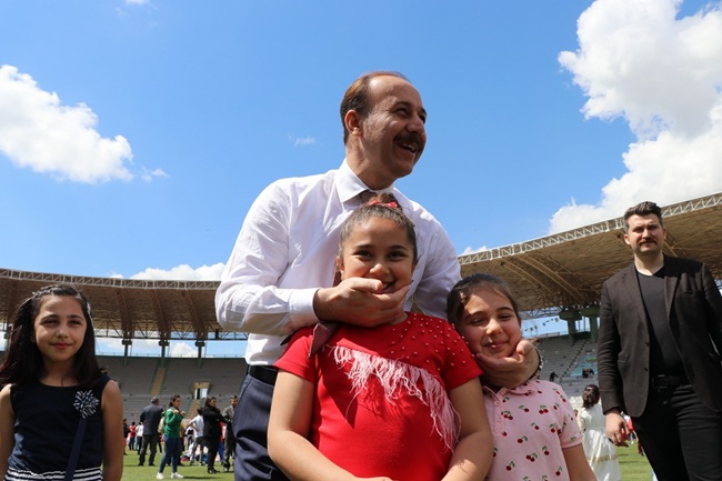 Çocuklar Bayramlarını Bayram Gibi Kutladılar