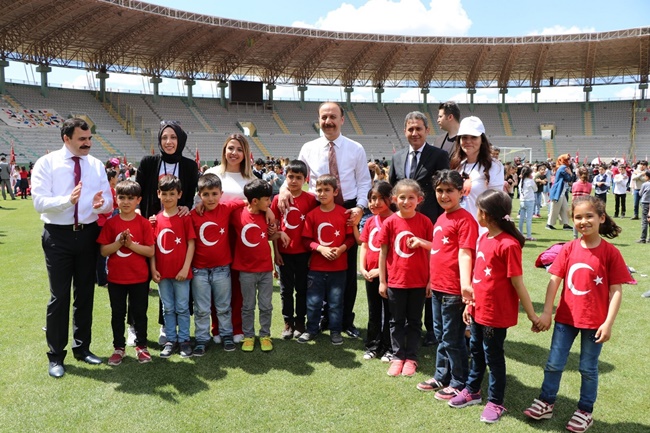 Çocuklar Bayramlarını Bayram Gibi Kutladılar