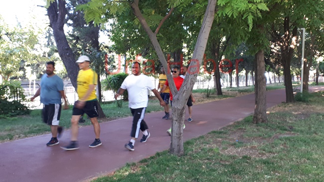 Gençlere taş çıkartıyorlar
