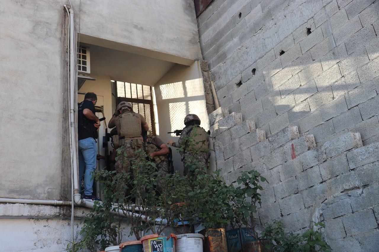 Şanlıurfa polisi 29 adrese uyuşturucu operasyonu düzenledi