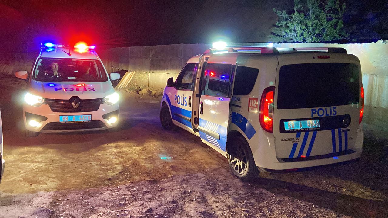 ÖLEN BORÇLUSUNUN MEZARINI AÇTI, CESEDİ YAKMAK İSTEDİ