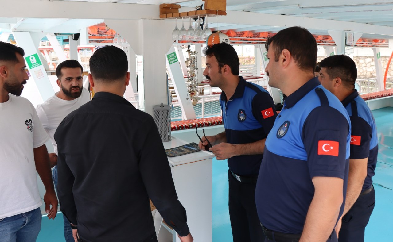 URFA BÜYÜKŞEHİR HALFETİ'DE TUR TEKNELERİNİ DENETLEDİ