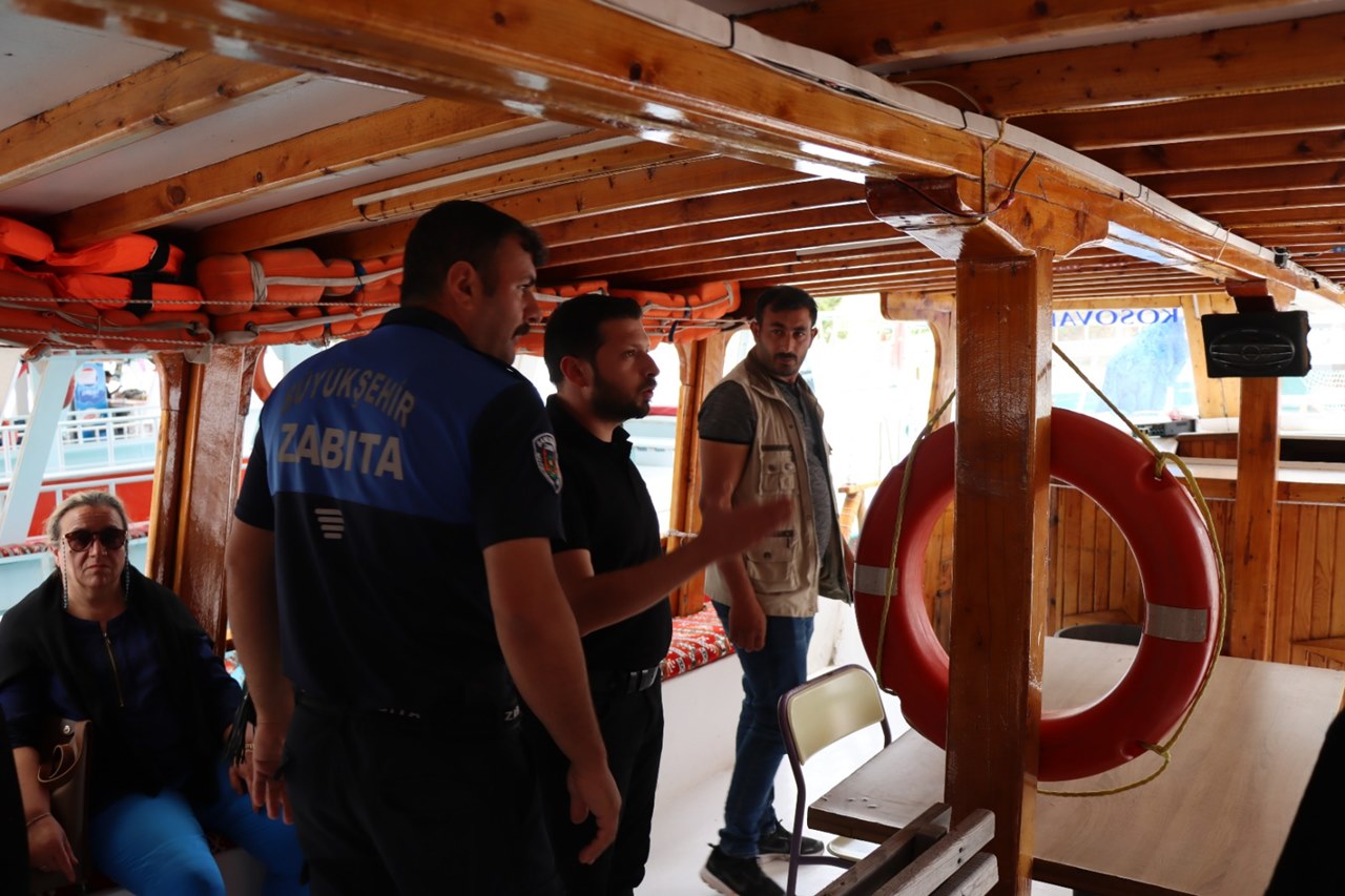 URFA BÜYÜKŞEHİR HALFETİ'DE TUR TEKNELERİNİ DENETLEDİ