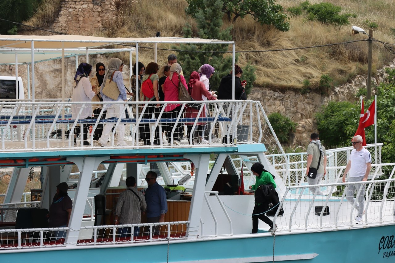 URFA BÜYÜKŞEHİR HALFETİ'DE TUR TEKNELERİNİ DENETLEDİ