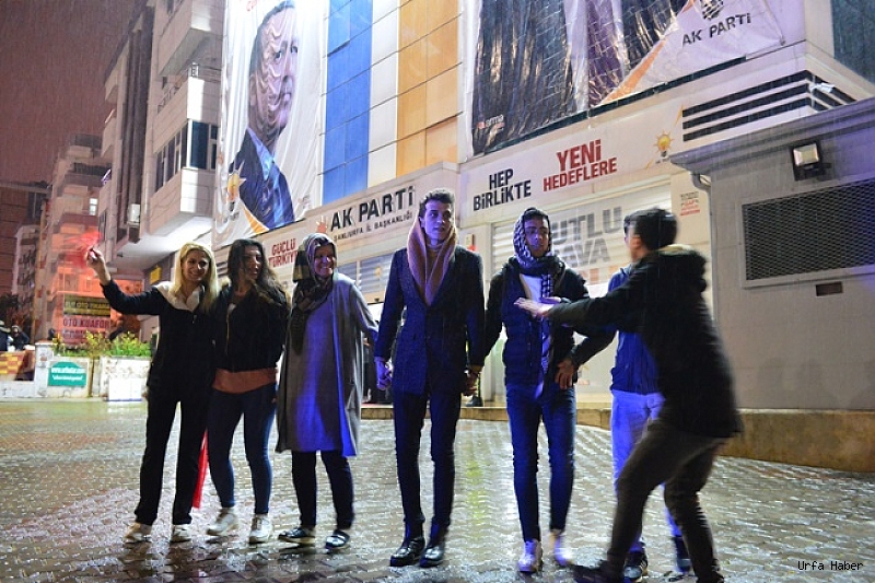 Şanlıurfa'da seçim kutlaması