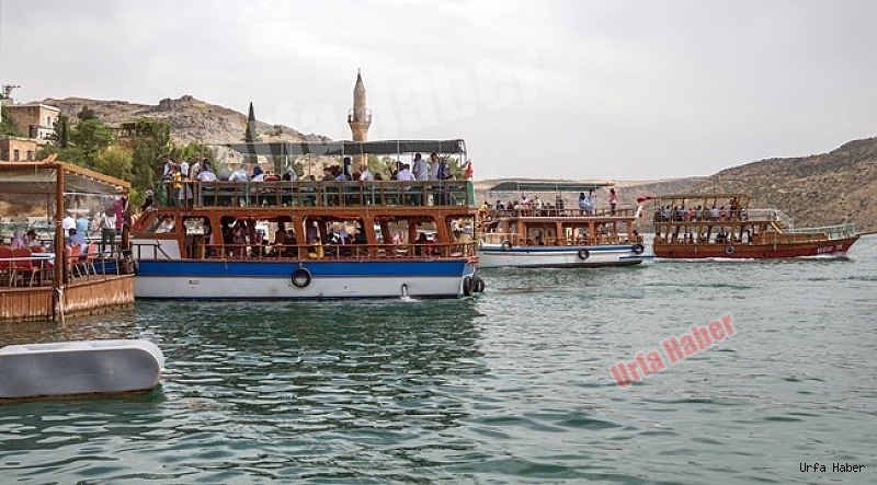 Halfeti'ye insan yağdı