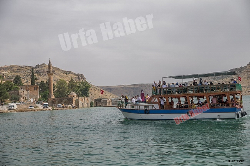 Halfeti'ye insan yağdı