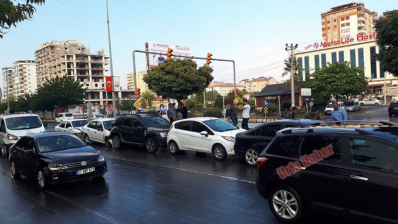 Urfa'da 8 Araç Zincirleme kaza yaptı