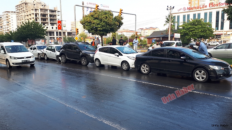 Urfa'da 8 Araç Zincirleme kaza yaptı