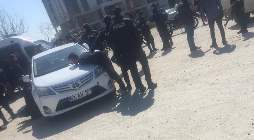 Adliye önünde kavga: 3 yaralı