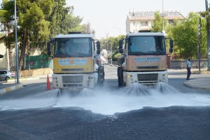 Haliliye dönüşümlü olarak her gün yıkanıyor