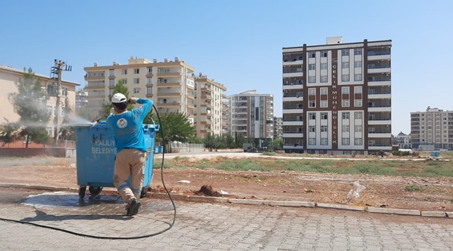 Haliliye dönüşümlü olarak her gün yıkanıyor