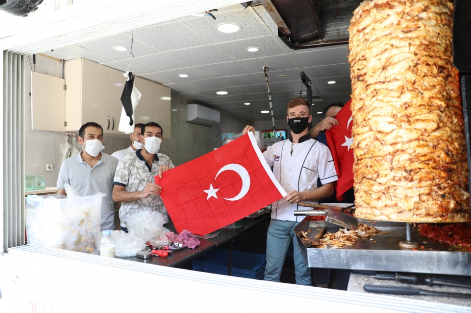 Haliliye'den vatandaşlara ''Zafer Bayramı'' hediyesi