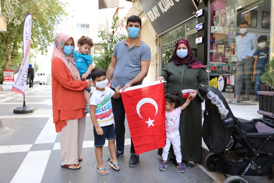 Haliliye'den vatandaşlara ''Zafer Bayramı'' hediyesi