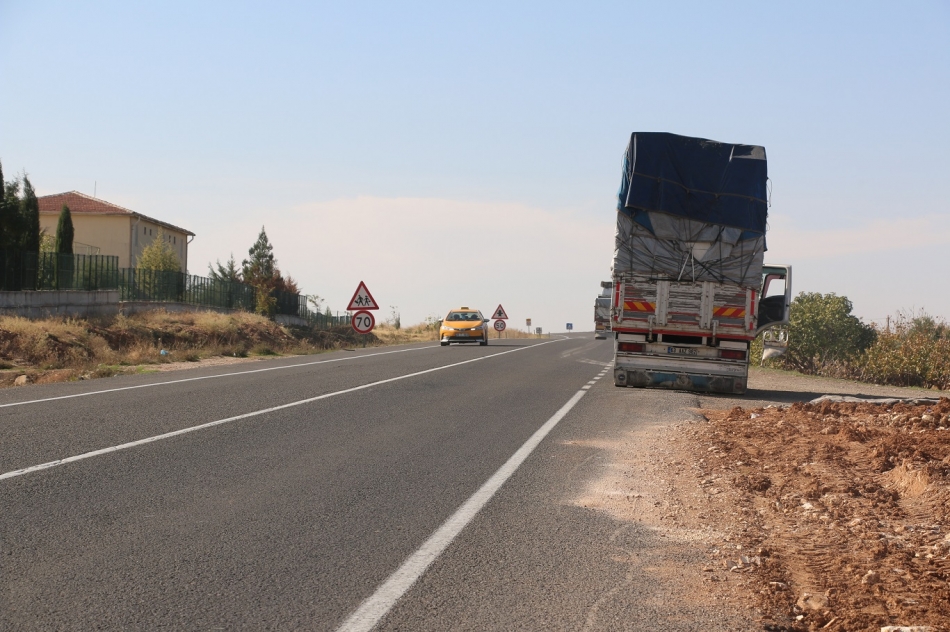 Şanlıurfa- Birecik  D400 karayolu ölüm saçıyor