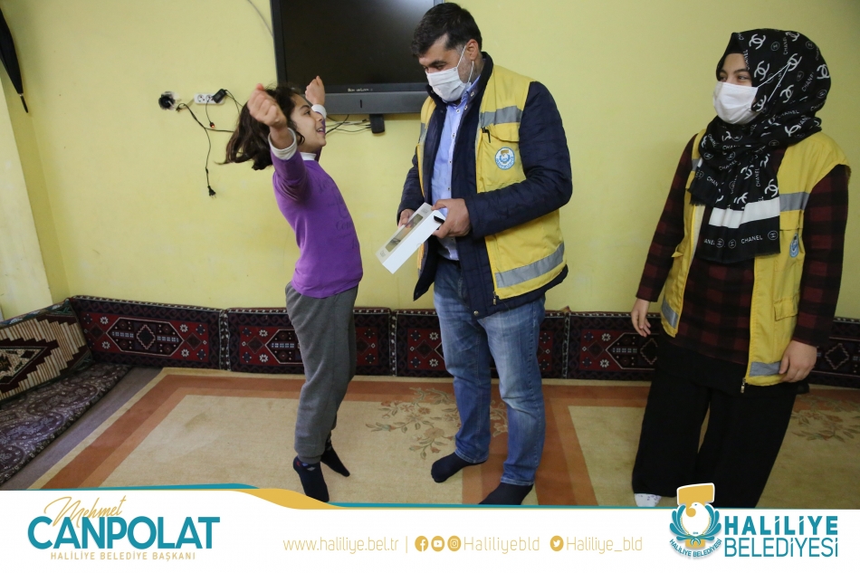 Başkan Canpolat'tan Öğrencilere Tablet Süprizi