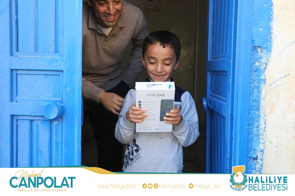 Başkan Canpolat'tan Öğrencilere Tablet Süprizi