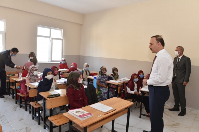 Kuveytli Hayırseverlerin Yapımını Tamamladığı Okullarda Ders Başladı