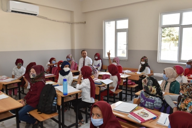 Kuveytli Hayırseverlerin Yapımını Tamamladığı Okullarda Ders Başladı