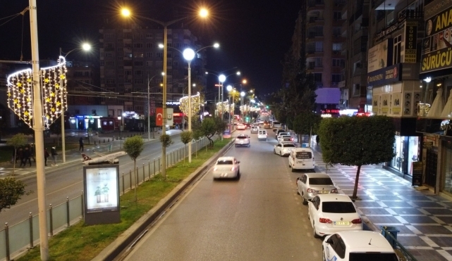 Atatürk Bulvarı led ışıkları ile aydınlandı