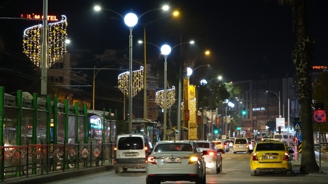 Atatürk Bulvarı led ışıkları ile aydınlandı