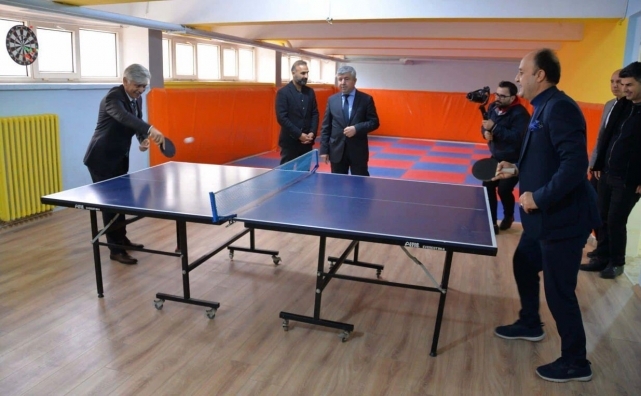 Spor salonu ve basketbol sahası açıldı