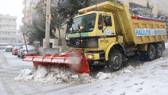 Haliliye Belediyesinden karla mücadelede yoğun mesai