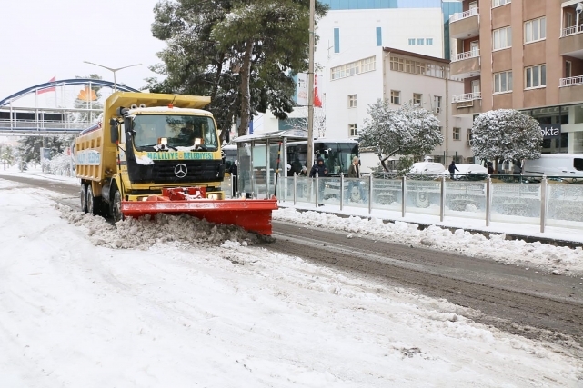 Haliliye Belediyesinden kar mesaisi