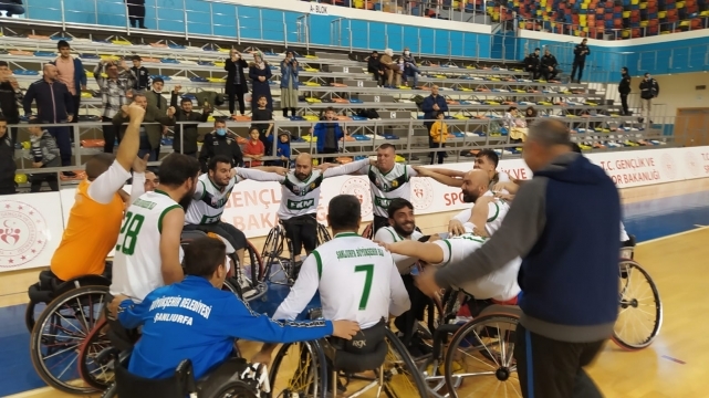 Büyükşehir engelliler basketbol takımı evinde galip geldi