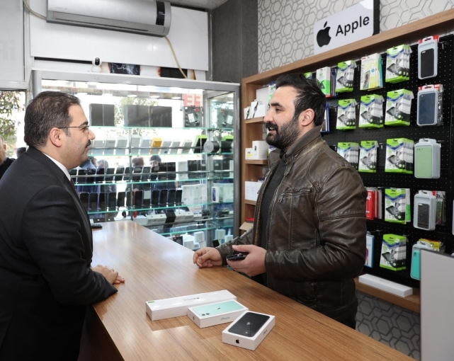 Başkan Canpolat’tan esnaf ve vatandaş gezisi