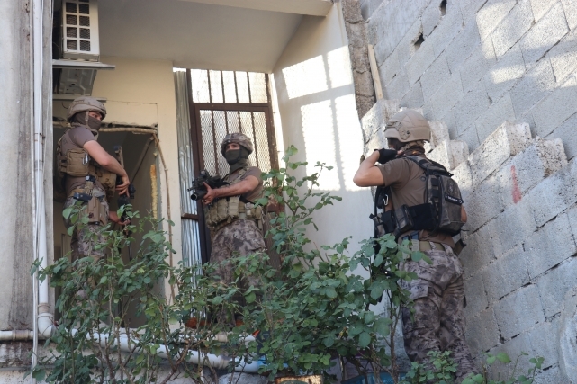 Şanlıurfa'da eş zamanlı uyuşturucu operasyonu: 28 gözaltı