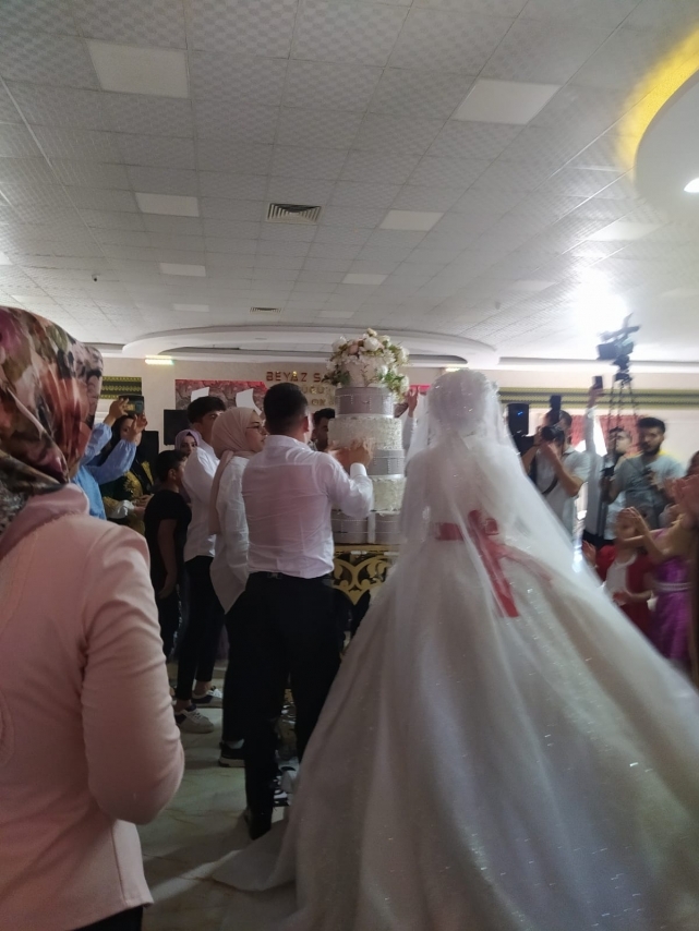 GENÇ İŞ İNSANI GÖRKEMLİ TÖREN İLE EVLENDİ
