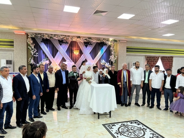 GENÇ İŞ İNSANI GÖRKEMLİ TÖREN İLE EVLENDİ
