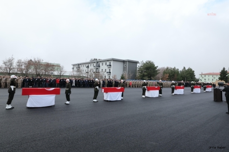 ŞEHİT OLAN ASKERLER İÇİN ŞIRNAK’TA TÖREN DÜZENLENDİ