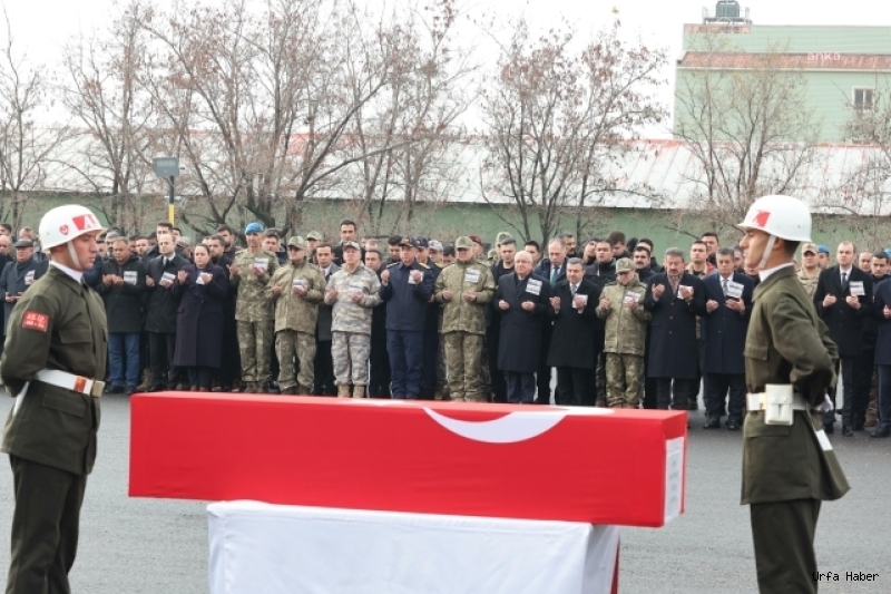 ŞEHİT OLAN ASKERLER İÇİN ŞIRNAK’TA TÖREN DÜZENLENDİ
