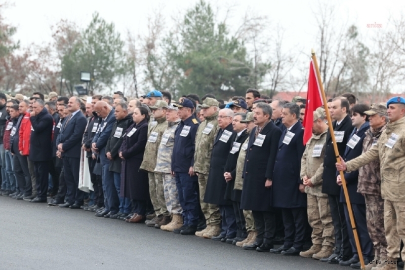 ŞEHİT OLAN ASKERLER İÇİN ŞIRNAK’TA TÖREN DÜZENLENDİ