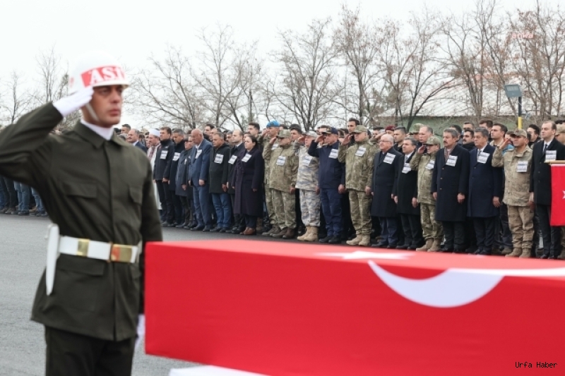 ŞEHİT OLAN ASKERLER İÇİN ŞIRNAK’TA TÖREN DÜZENLENDİ