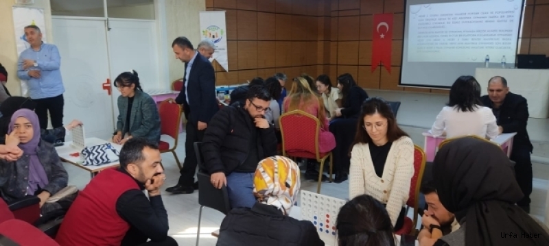 HİLVANLI ÖĞRETMEN VE ÖĞRENCİLERE AKIL ZEKÂ OYUNLARI EĞİTİMİ
