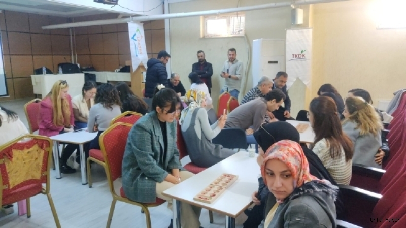 HİLVANLI ÖĞRETMEN VE ÖĞRENCİLERE AKIL ZEKÂ OYUNLARI EĞİTİMİ