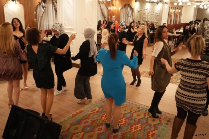 ŞANLIURFALI KADINLAR SANATÇILAR EŞLİĞİNDE EĞLENDİ