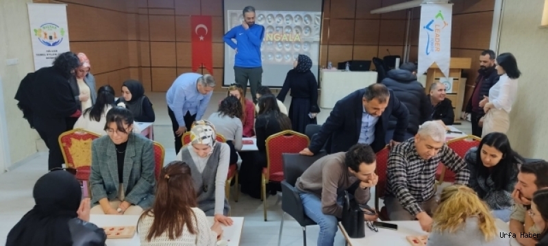 HİLVANLI ÖĞRETMEN VE ÖĞRENCİLERE AKIL ZEKÂ OYUNLARI EĞİTİMİ