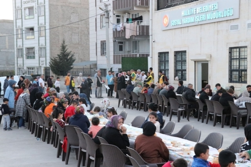HALİLİYE'DE VATANDAŞLAR İFTAR SOFRASINDA BULUŞUYOR