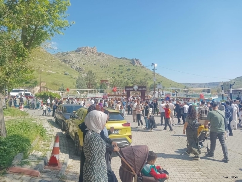 HALFETİ ZİYARETÇİ AKININA UĞRADI