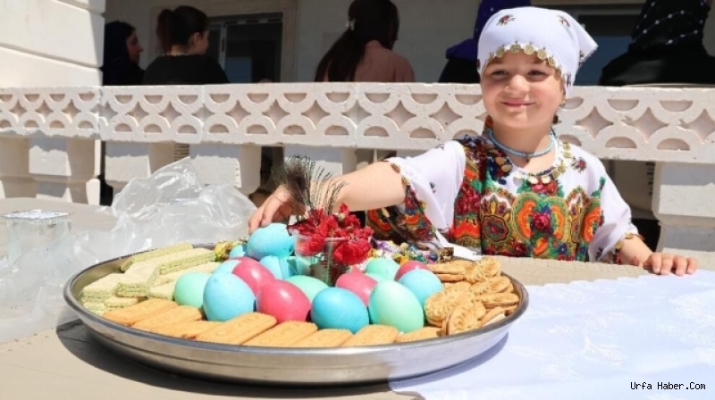 ÊZİDÎLER, ŞANLIURFA’DA İLK DEFA KİTLESEL OLARAK KIRMIZI ÇARŞAMBA’YI KUTLADI.