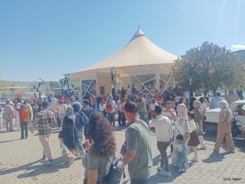 HALFETİ ZİYARETÇİ AKININA UĞRADI