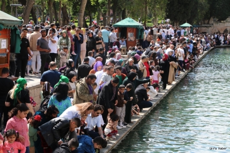 BAYRAM TATİLİNDE BALIKLIGÖL'E ZİYARETÇİ AKINI